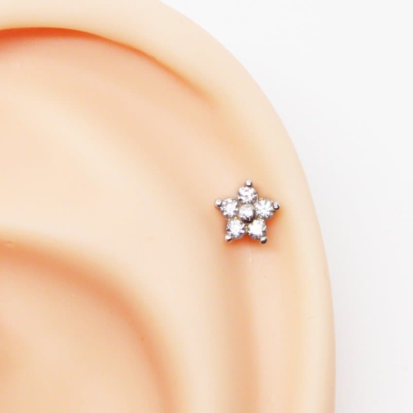 Piercing Hélix Flor Cravejada Folheada a Ouro Branco