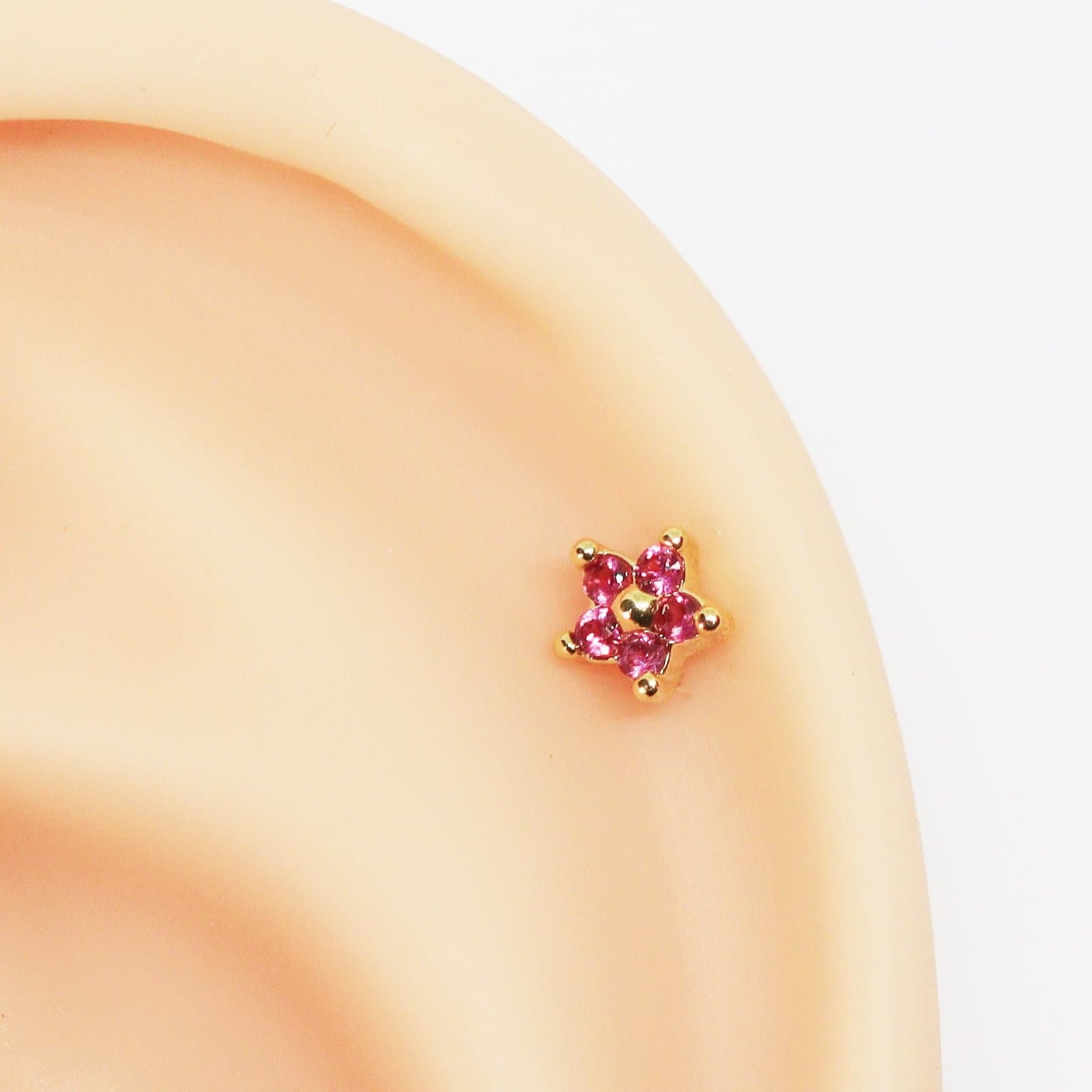 Piercing Hélix Flor Cravejada com Zircônias Rosa