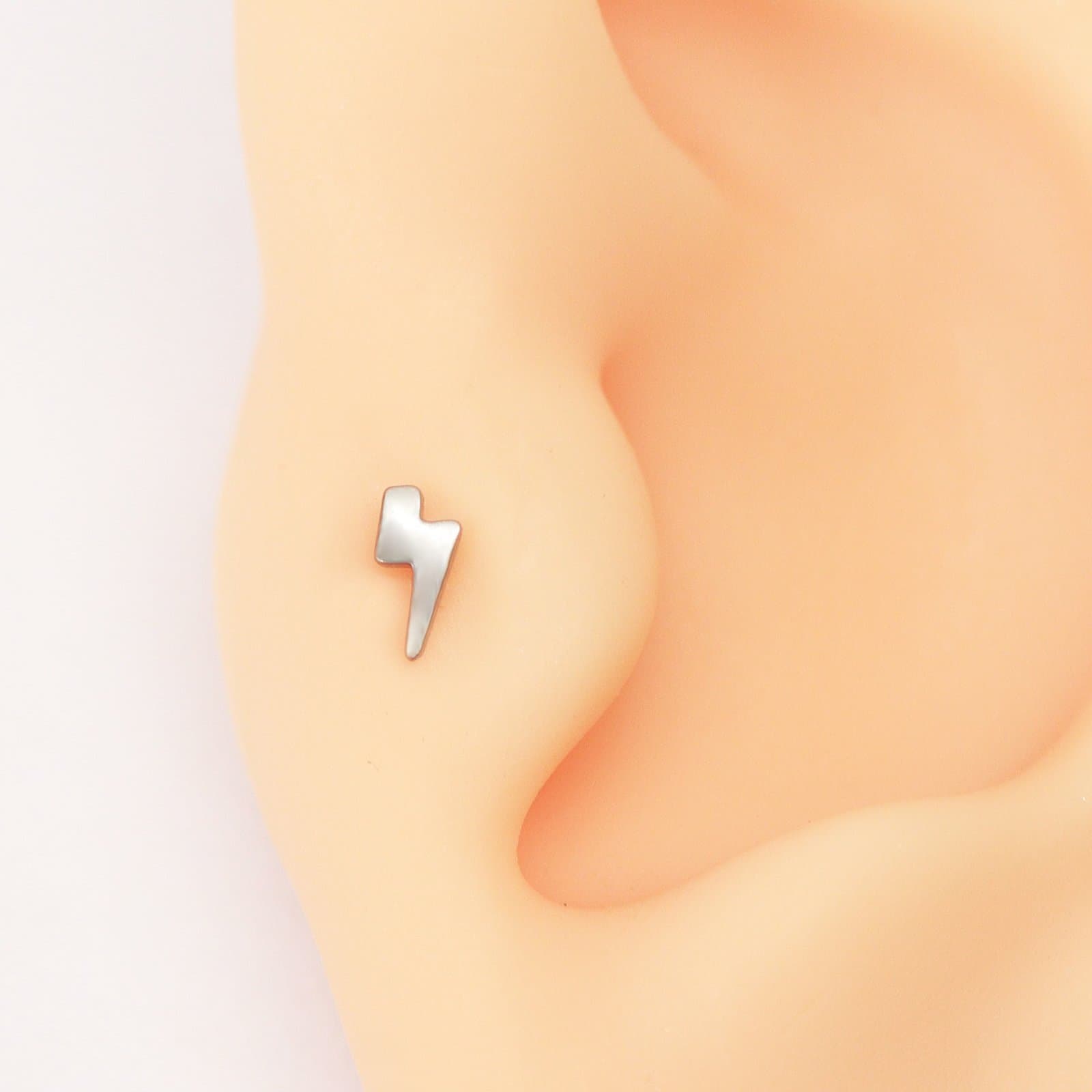 Piercing Trágus Labret de Raio Titânio Natural