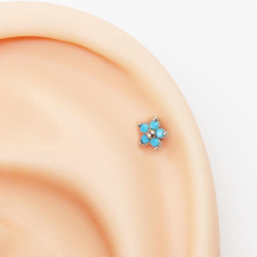Piercing Hélix Flor Cravejada com Pedras Turquesas