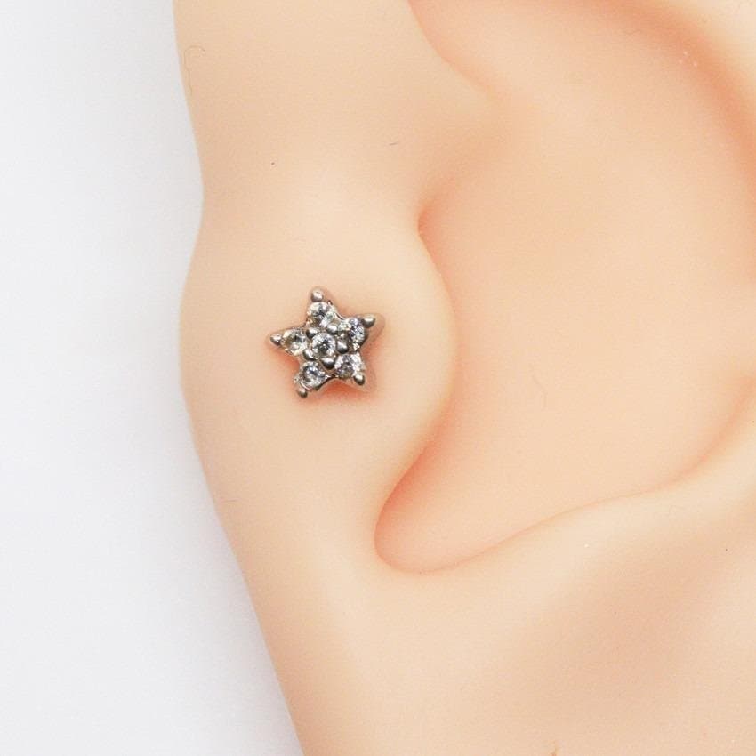 Piercing de Flor Cravejada Folheada a Ouro Branco