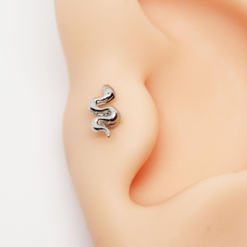 Piercing Trágus Serpente Folheado a Ouro Branco