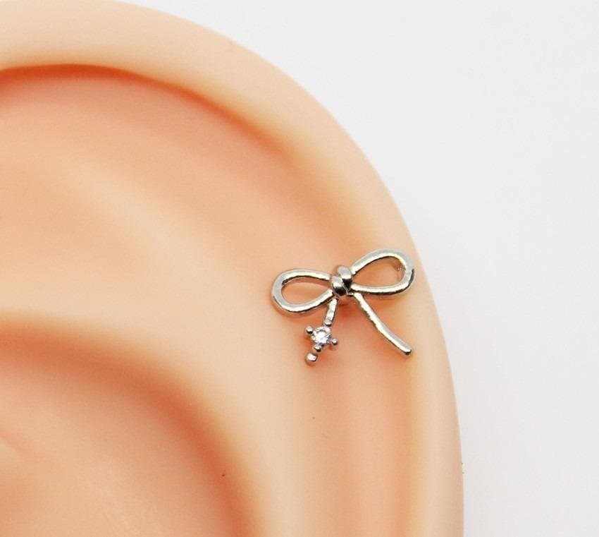 Piercing Hélix Laço Folheado a Ouro Branco com Haste em Aço