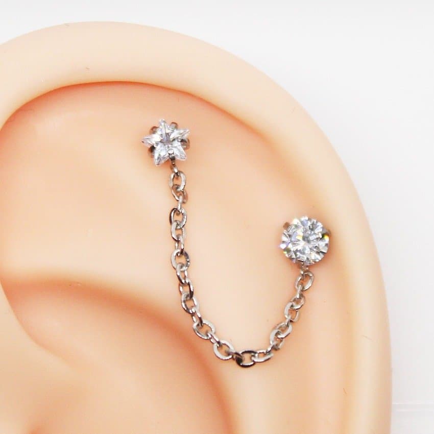 Piercing Hélix Link com Zircônias e Corrente no Aço Cirúrgico