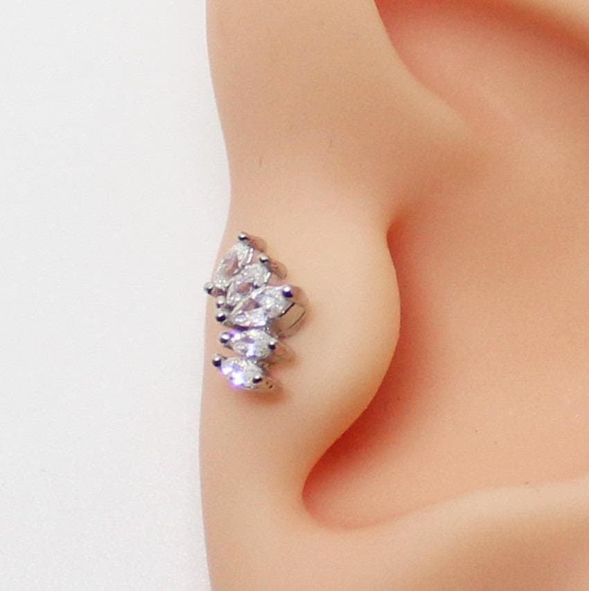 Piercing Trágus Cluster Mini Folheado a Ouro Branco com Zircônias