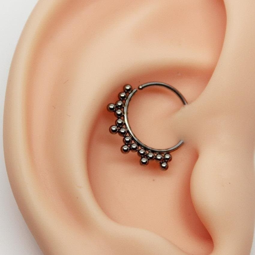 Piercing Daith Argola de Bolinhas em Aço Cirúrgico