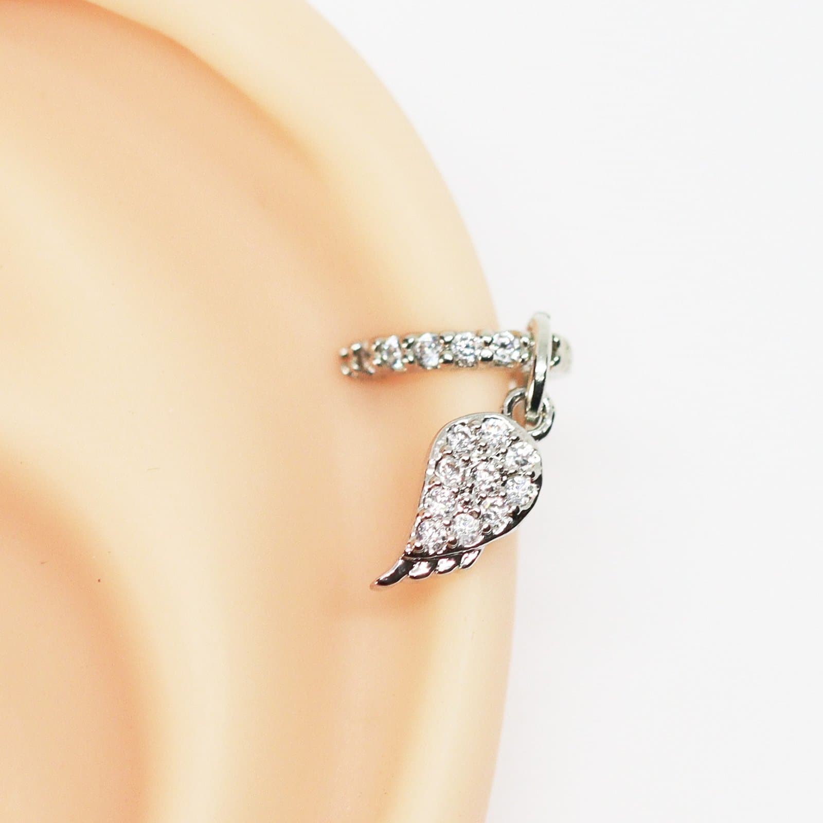 Piercing Hélix Pendente Asa Cravejada Folheado a Ouro Branco