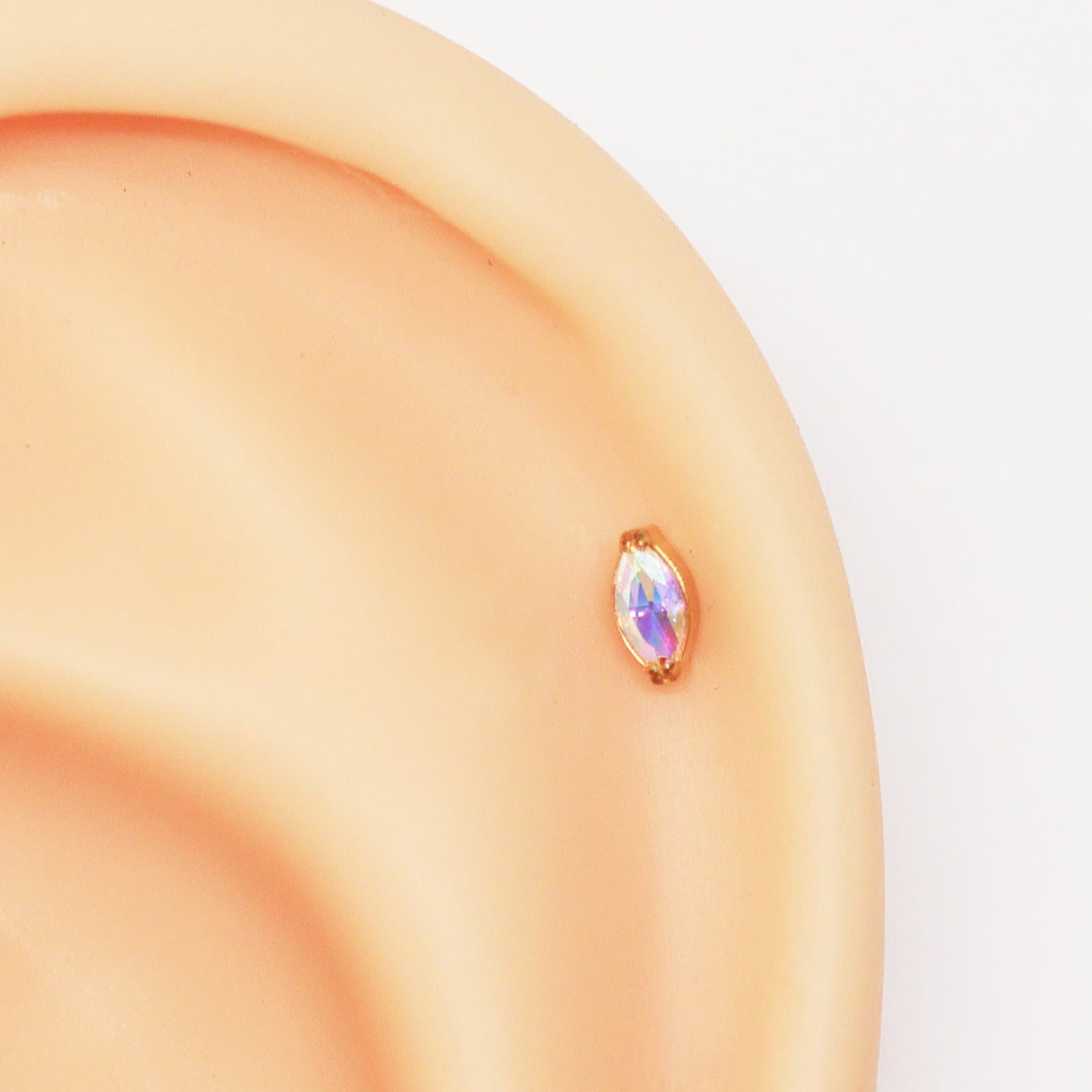 Piercing Helix Titânio PVD Gold Zircônia Boreal Navete Rosca Interna