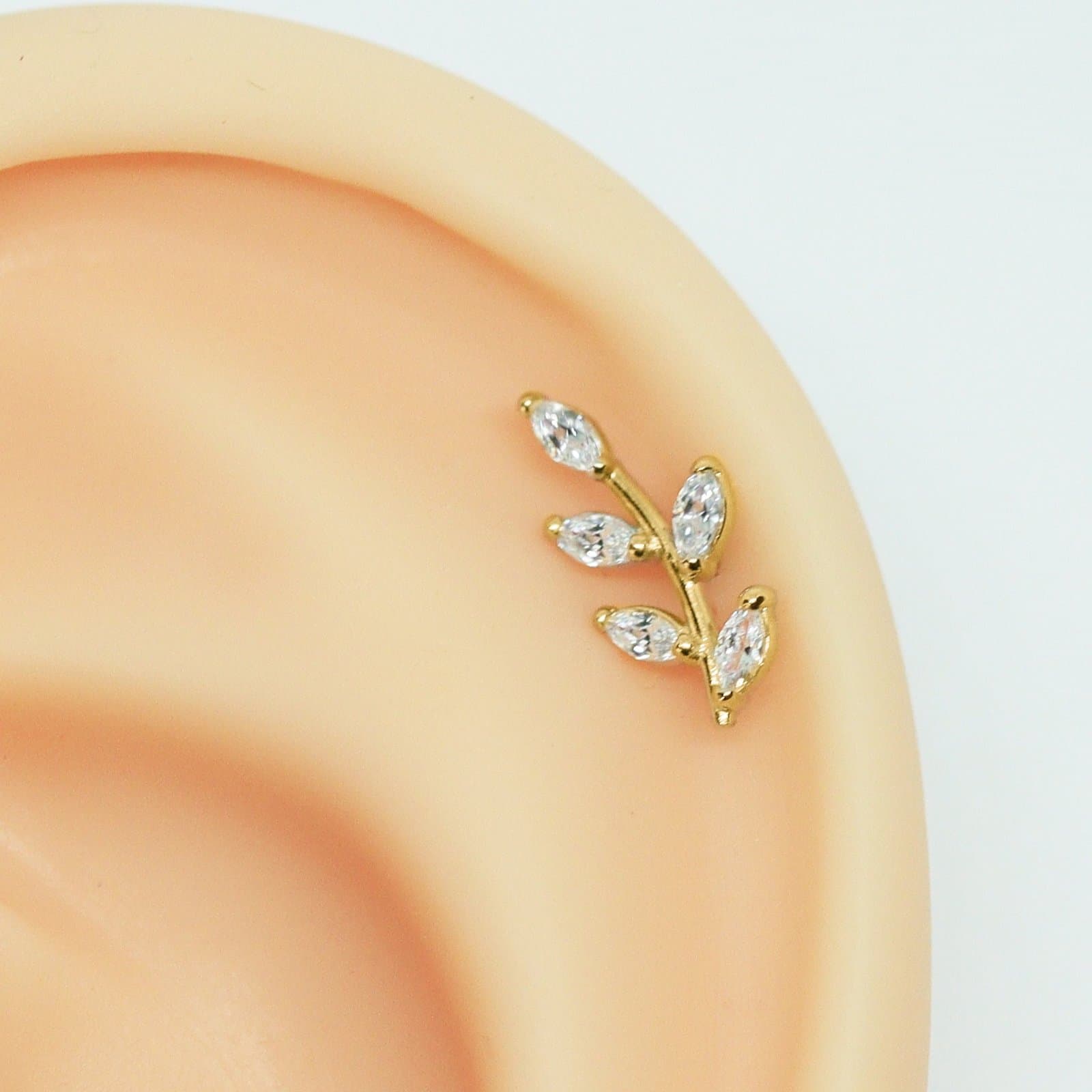 Piercing Hélix Cluster Ramo Cravejado em Ouro 18K